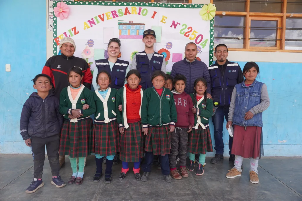 School children and SAIT volunteers at Ipipata school powered by solar energy through LUTW
