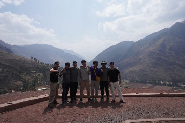 volunteers arriving at the site