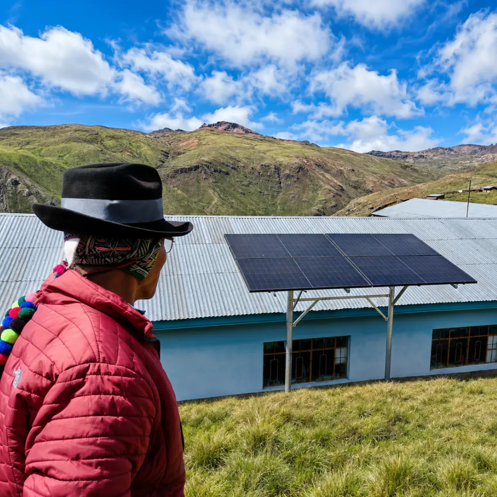 Community member of Llillinta looking at the new solar csr installation by yukon university and LUTW